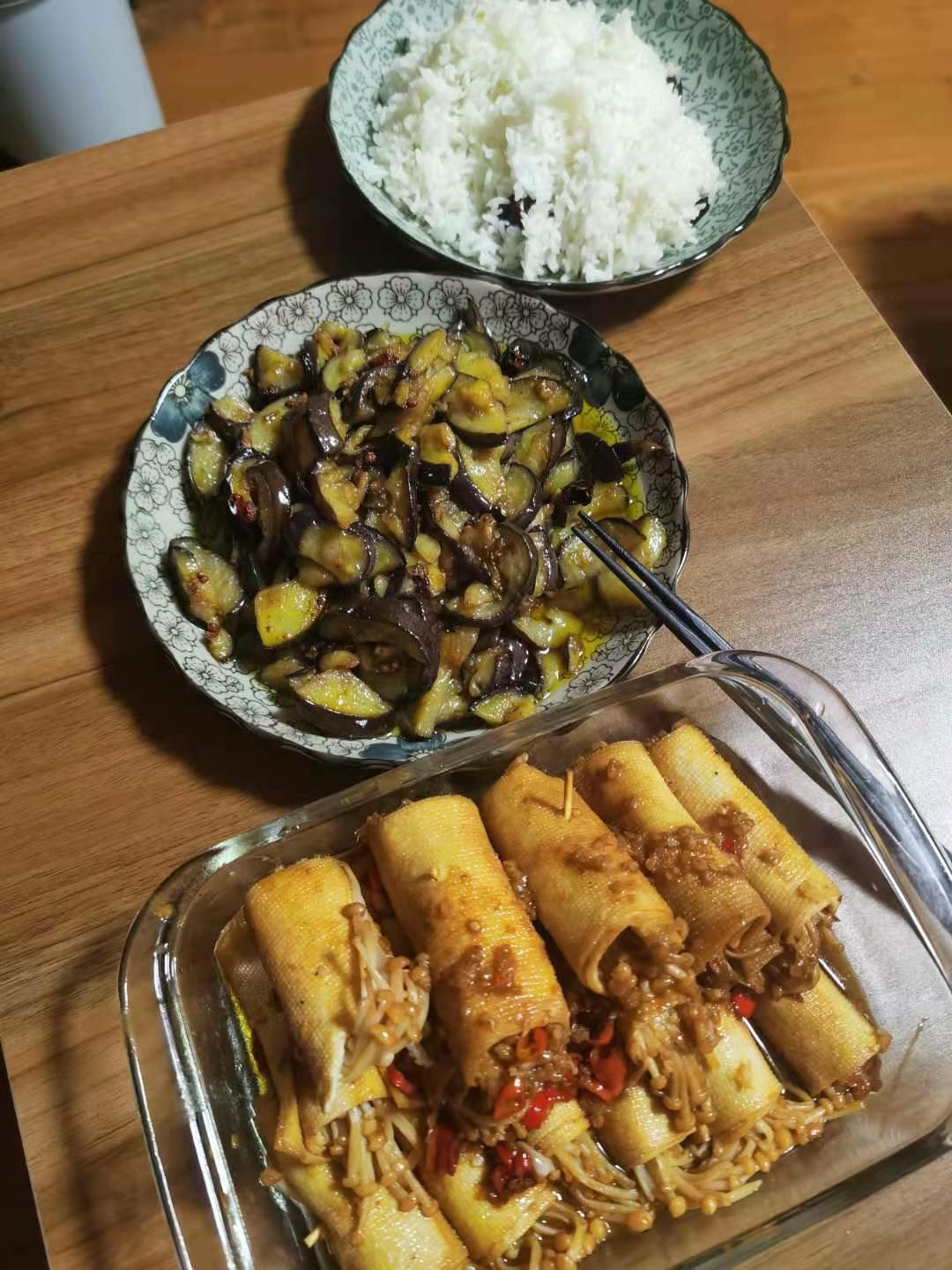 金针菇豆皮卷