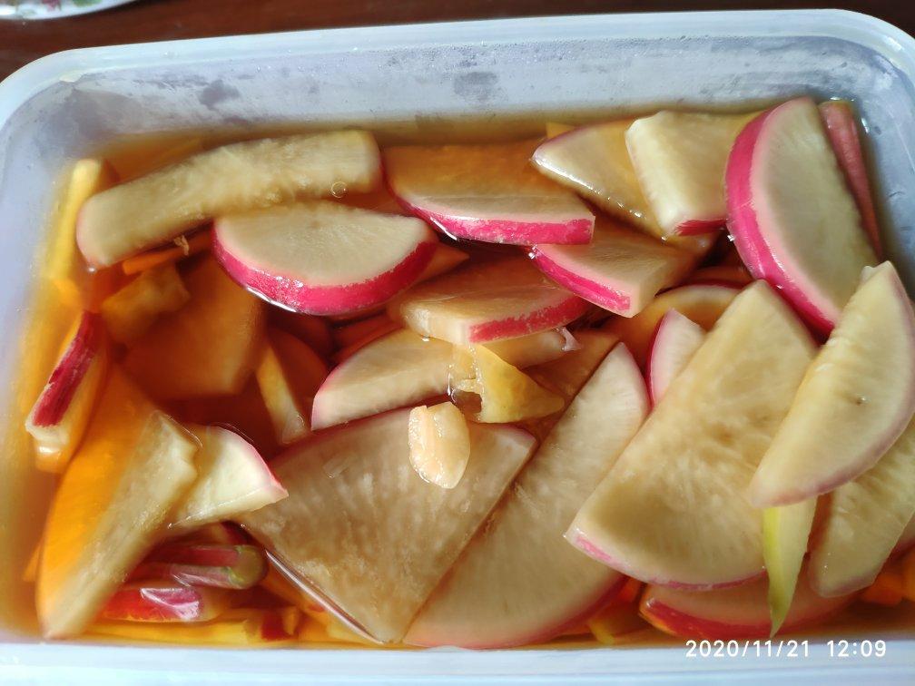 开胃爽口的腌萝卜片