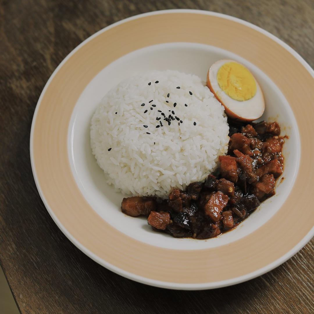 洋葱酥卤肉饭