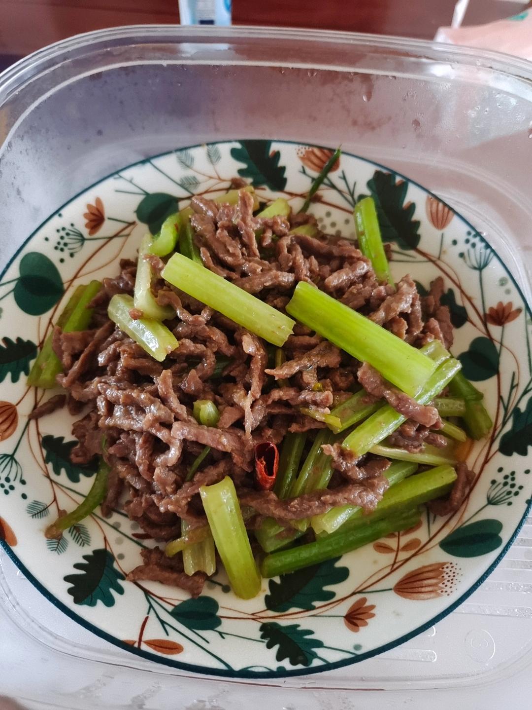 芹菜炒牛肉