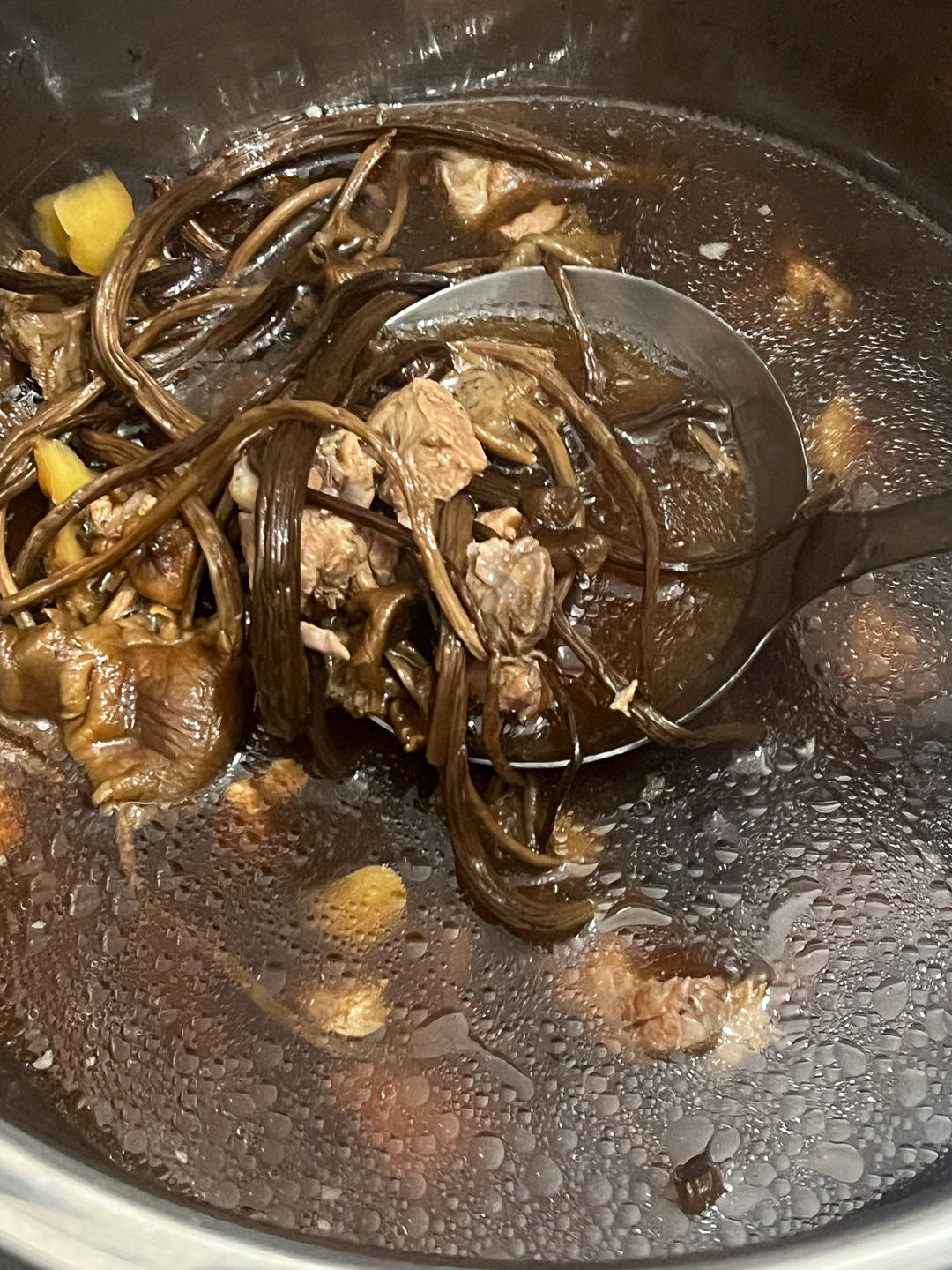 茶树菇排骨汤（营养靓汤）