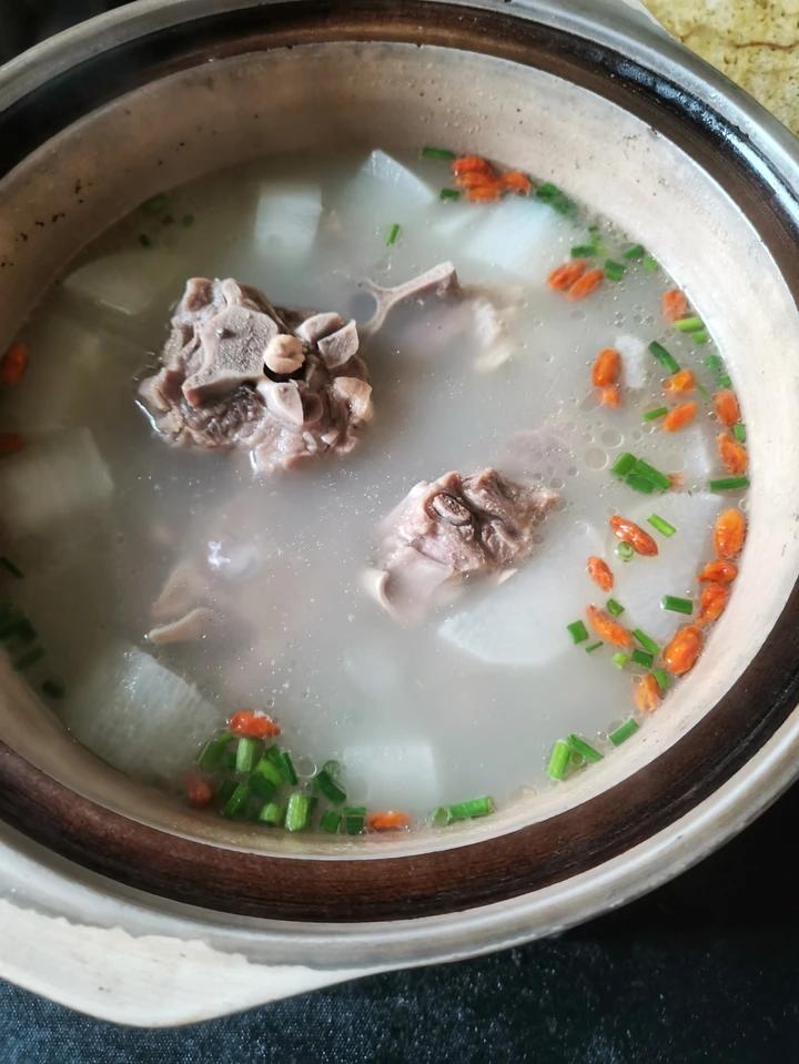 白汤羊蝎子炖萝卜