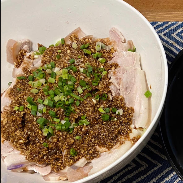 有时候，真的忍不住，搞一盘蒜泥白肉