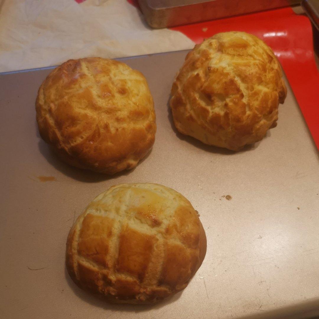 好吃到炸裂的港式菠萝包（附带制作酥皮的小视频）