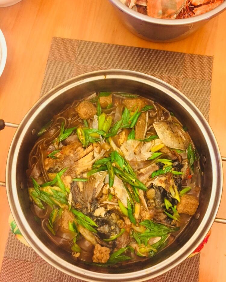 鱼头炖粉皮
鱼头炖粉条
鱼头炖宽粉