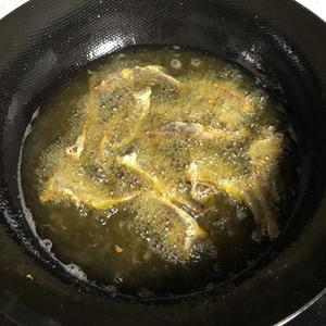 酥香黄花罐头鱼的做法 步骤8