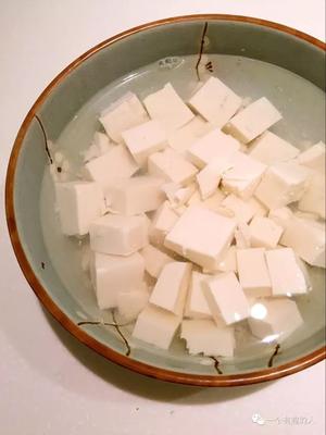 咸蛋黄豆腐的做法 步骤1