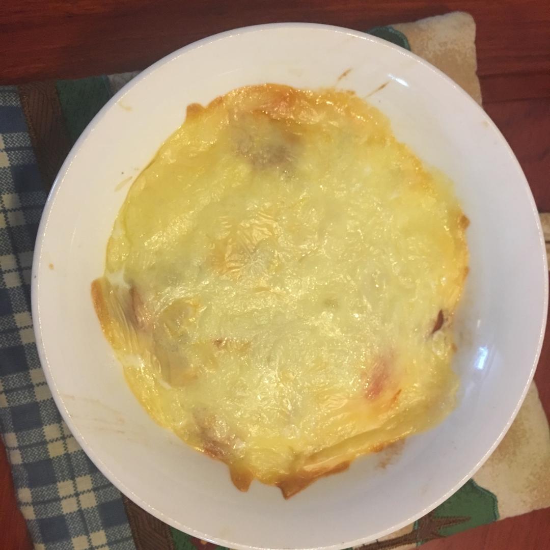 只需摆好材料去微波！惊艳全家的早餐端上桌：香肠奶酪烘蛋