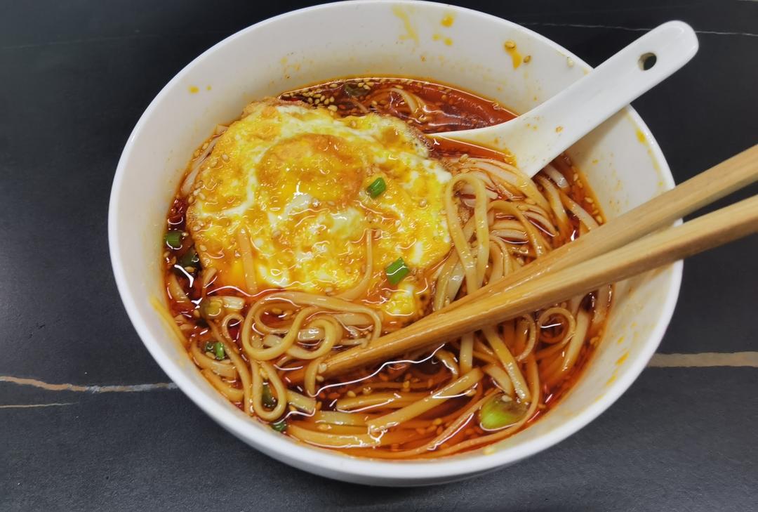 酸辣开胃❗️好吃到连汤汁不剩～酸汤面