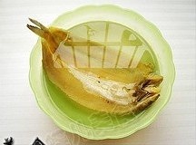 咸白梭鱼配玉米饼的做法 步骤2