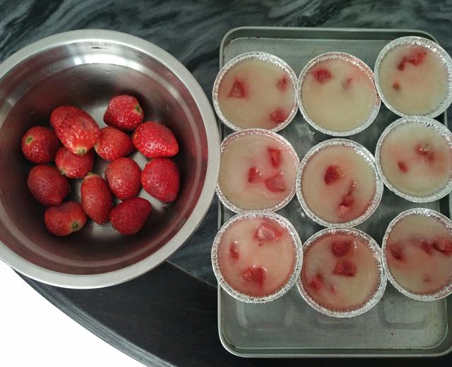 超简易版草莓牛奶钵仔糕的做法
