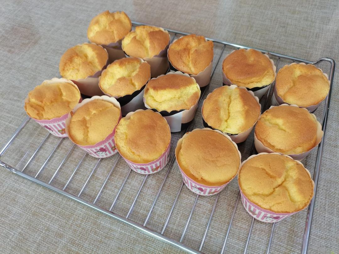 纸杯蛋糕 8寸戚风蛋糕的量