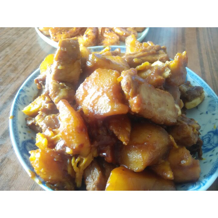 土豆焖排骨