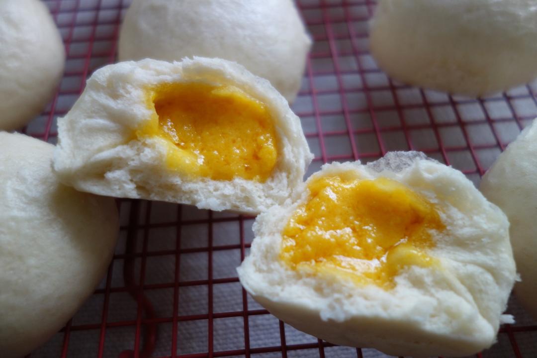 【奶黄流沙包】