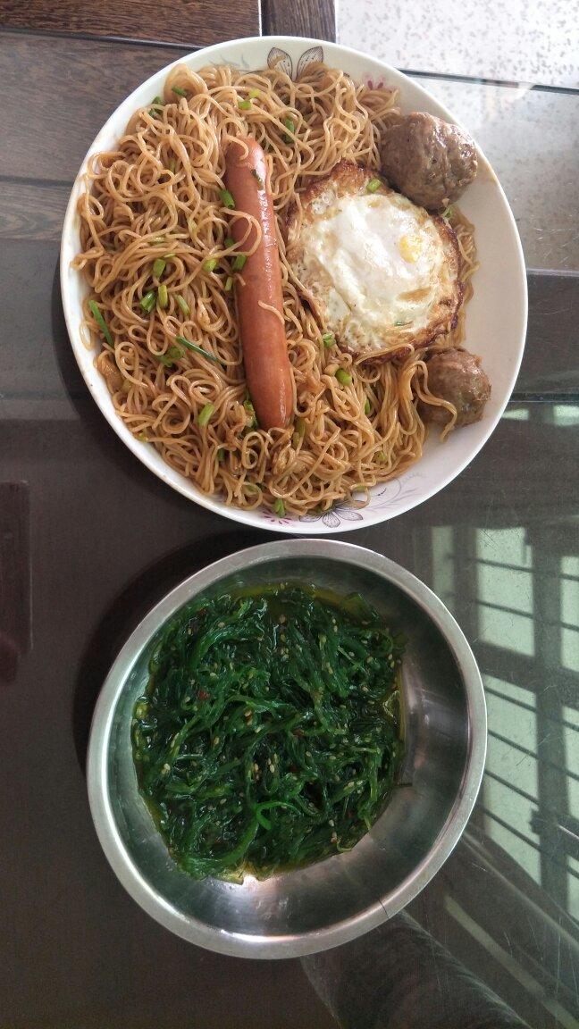 香到舔盘子🉐️荷包蛋焖面🍜超满足❗️
