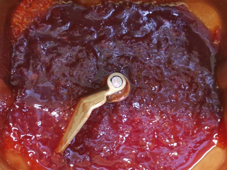 新鲜美味的草莓酱———面包机