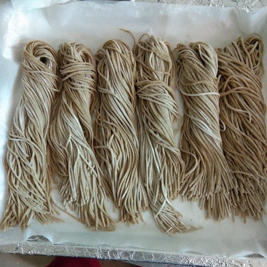 7632_engl做的自制荞麦面(压面机)