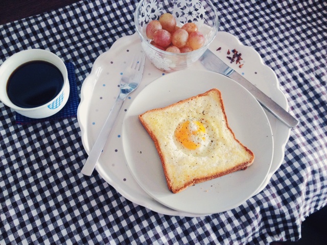 吐司煎蛋/Egg in a basket