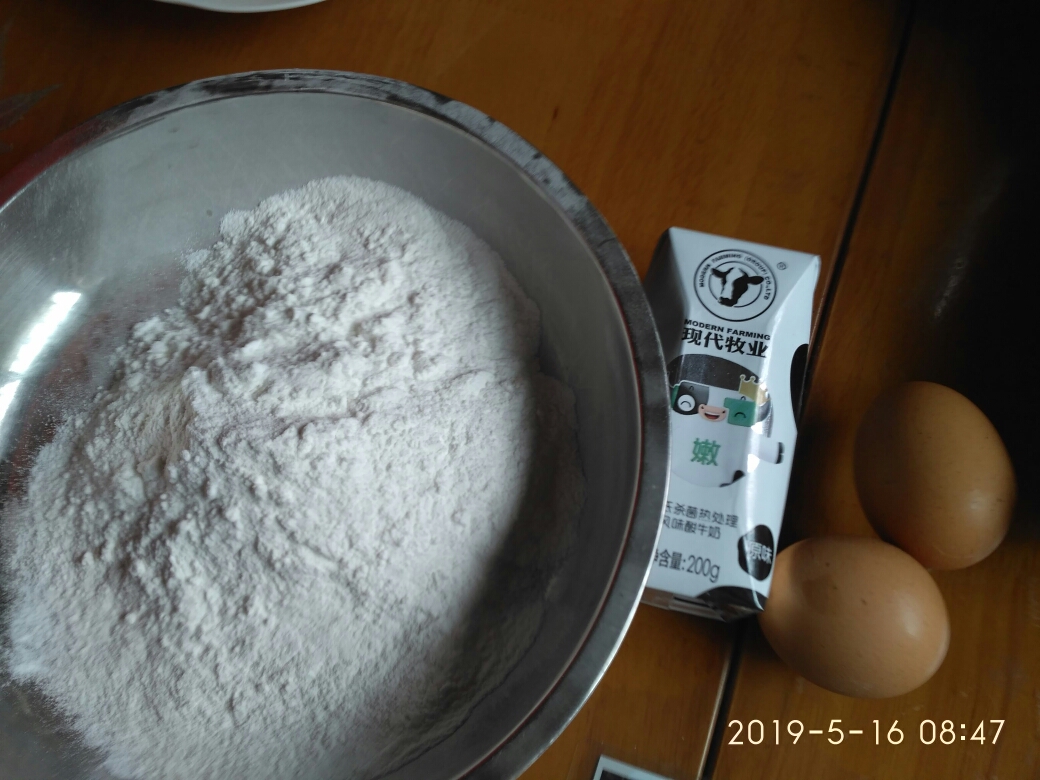 超快手酸奶鸡蛋糯米粉饼的做法 步骤2