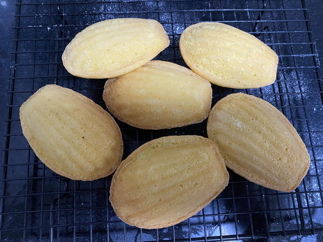 轻松做法式小甜点玛德莲蛋糕