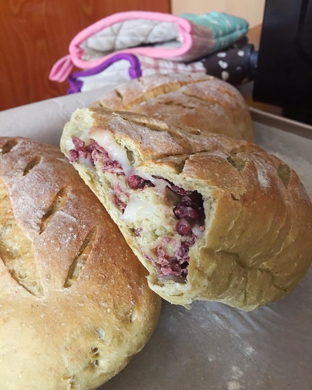 红豆/肉松麻薯软欧面包+石榴茶【曼食慢语】