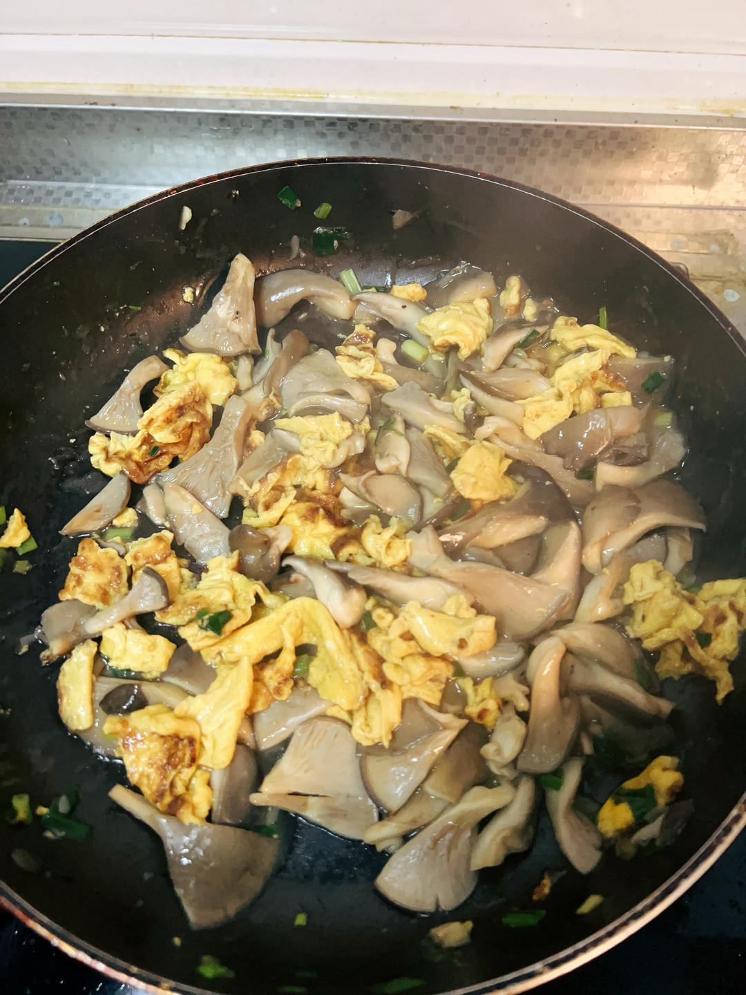 蘑菇炒鸡蛋	平菇这样炒，鲜美无比巨好吃