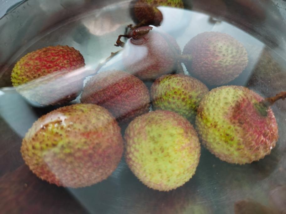 妃子笑荔枝气泡水 夏日特饮 吃剩的荔枝这么做不浪费呦的做法 步骤1