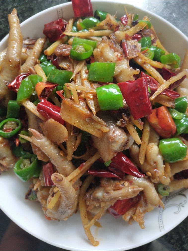 辣椒块炒鸡爪块