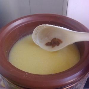 葡萄干瓜子仁玉米粥的做法 步骤2
