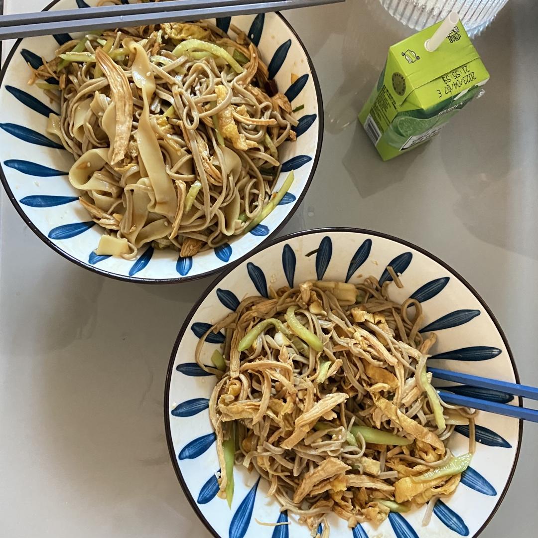 快手减脂餐❗️爆好吃的凉拌鸡丝荞麦面