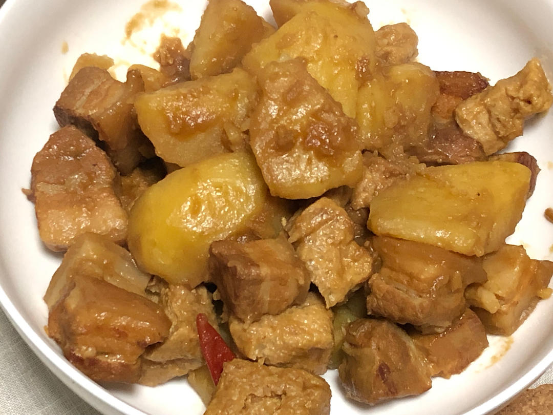 红烧肉炖土豆