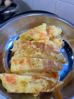 辅食记录，10月宝宝土豆胡萝卜鸡蛋饼的做法 步骤3