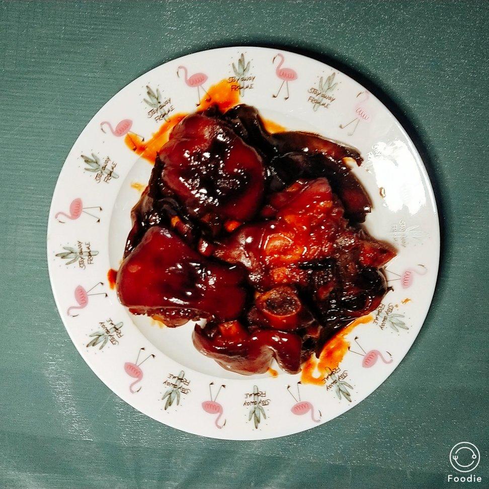 美味的家常菜：红烧猪蹄