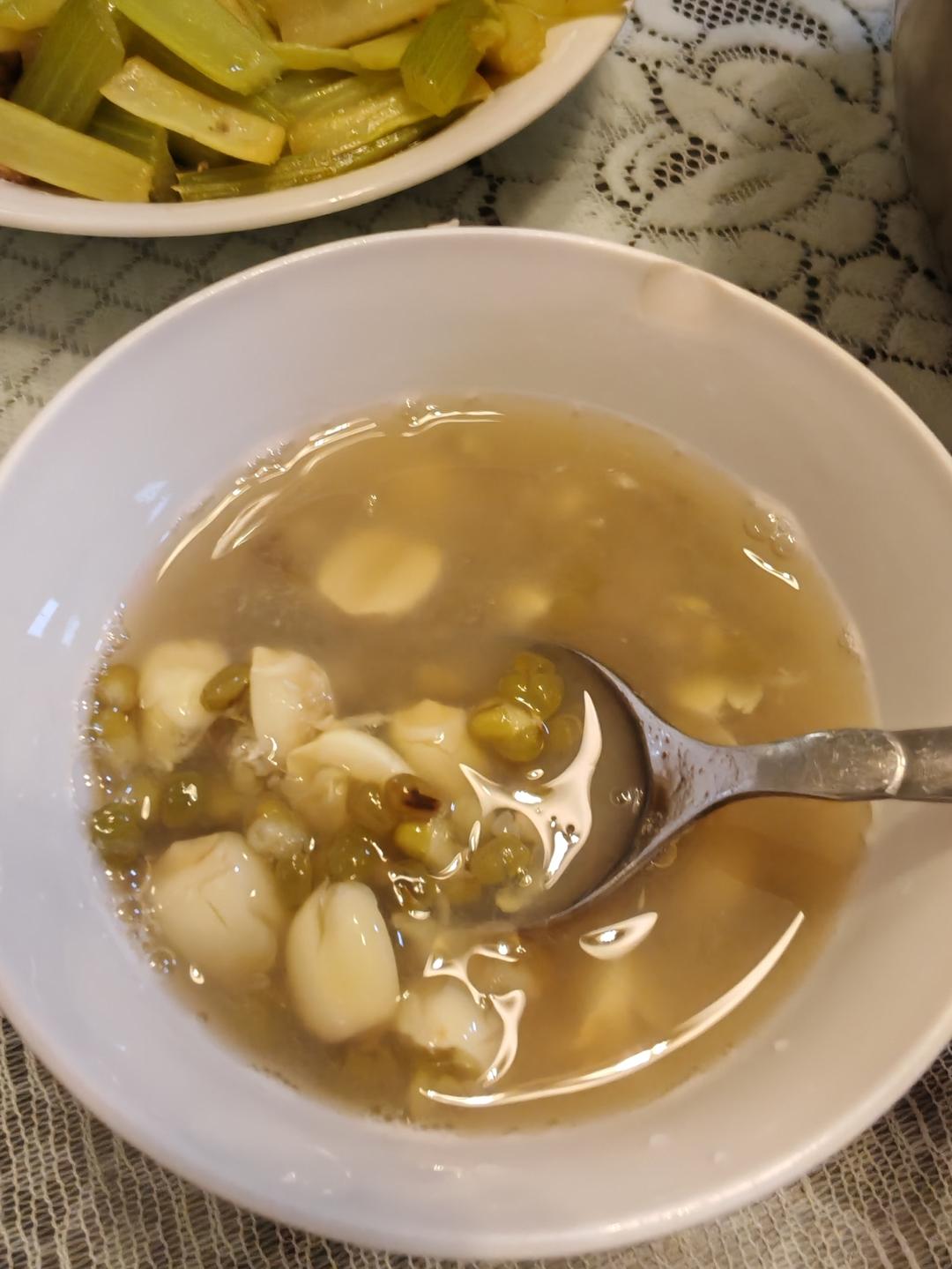 绿豆薏米莲子羹