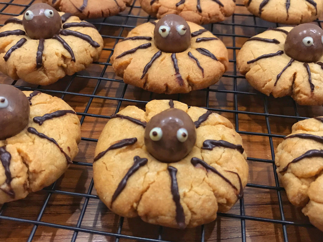 万圣节蜘蛛花生酱曲奇