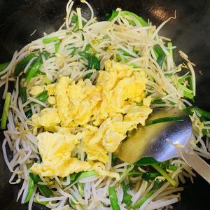 素炒合菜（豆芽韭菜炒鸡蛋）的做法 步骤10