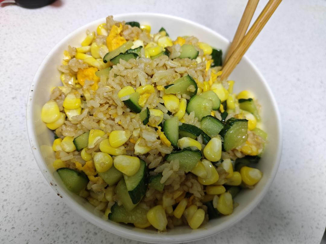 玉米胡萝卜火腿鸡蛋炒饭