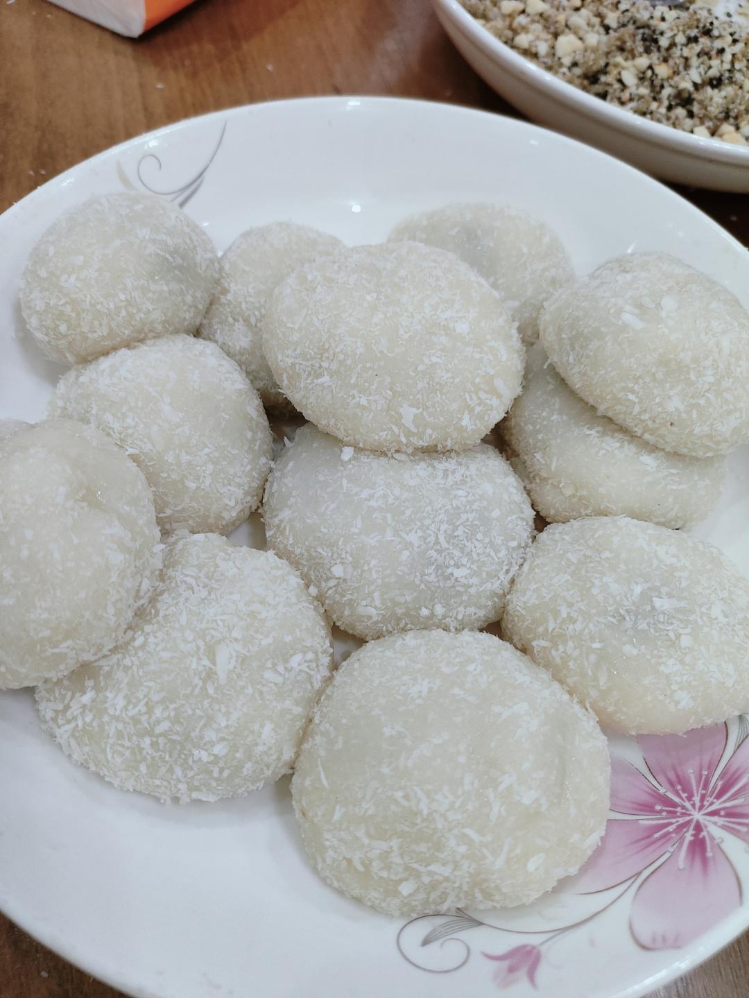 最近风很大的网红蘸酱麻薯，在家用现有的材料复刻，糯叽叽挺好吃