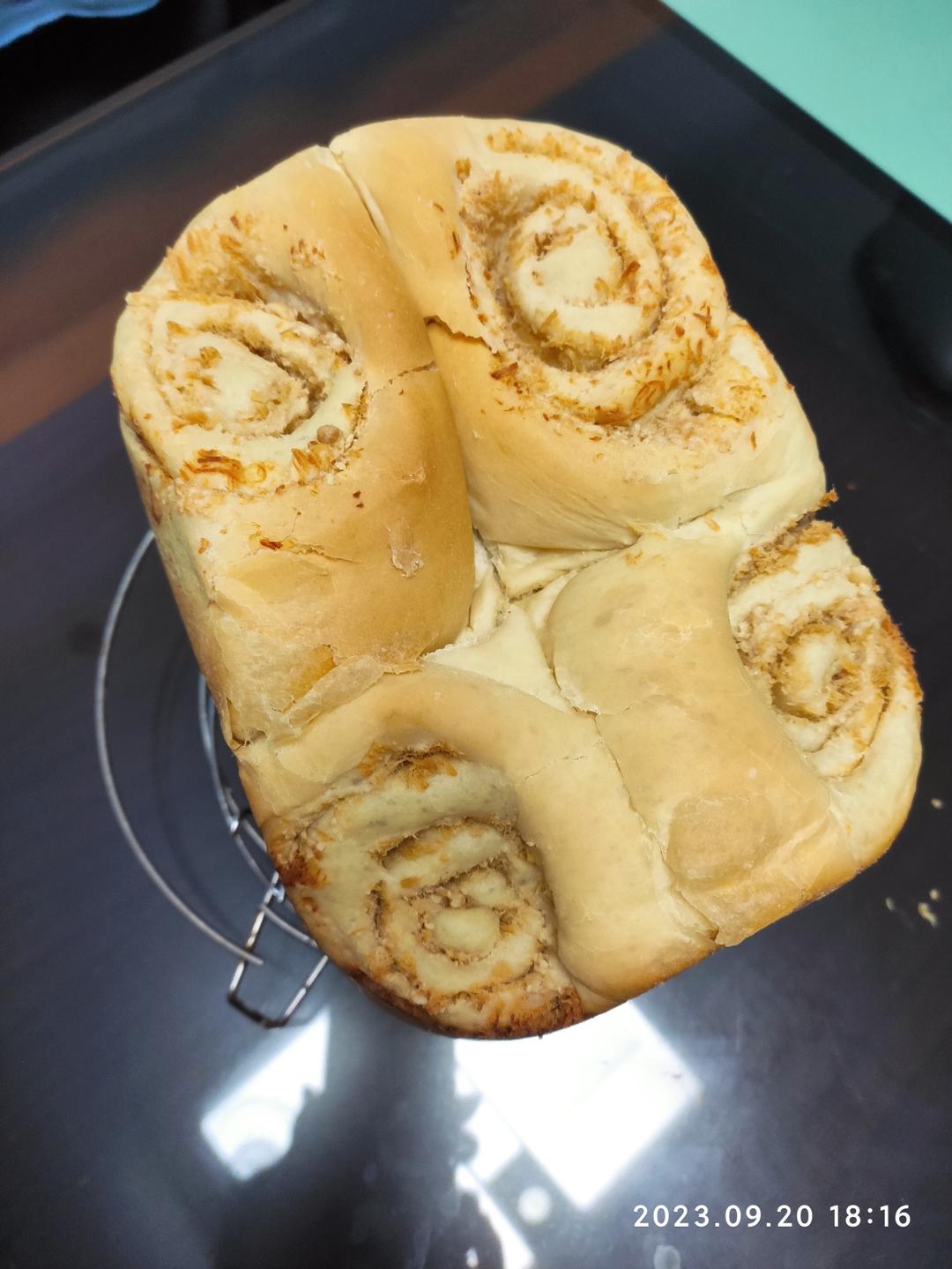 面包机做肉松海苔面包卷