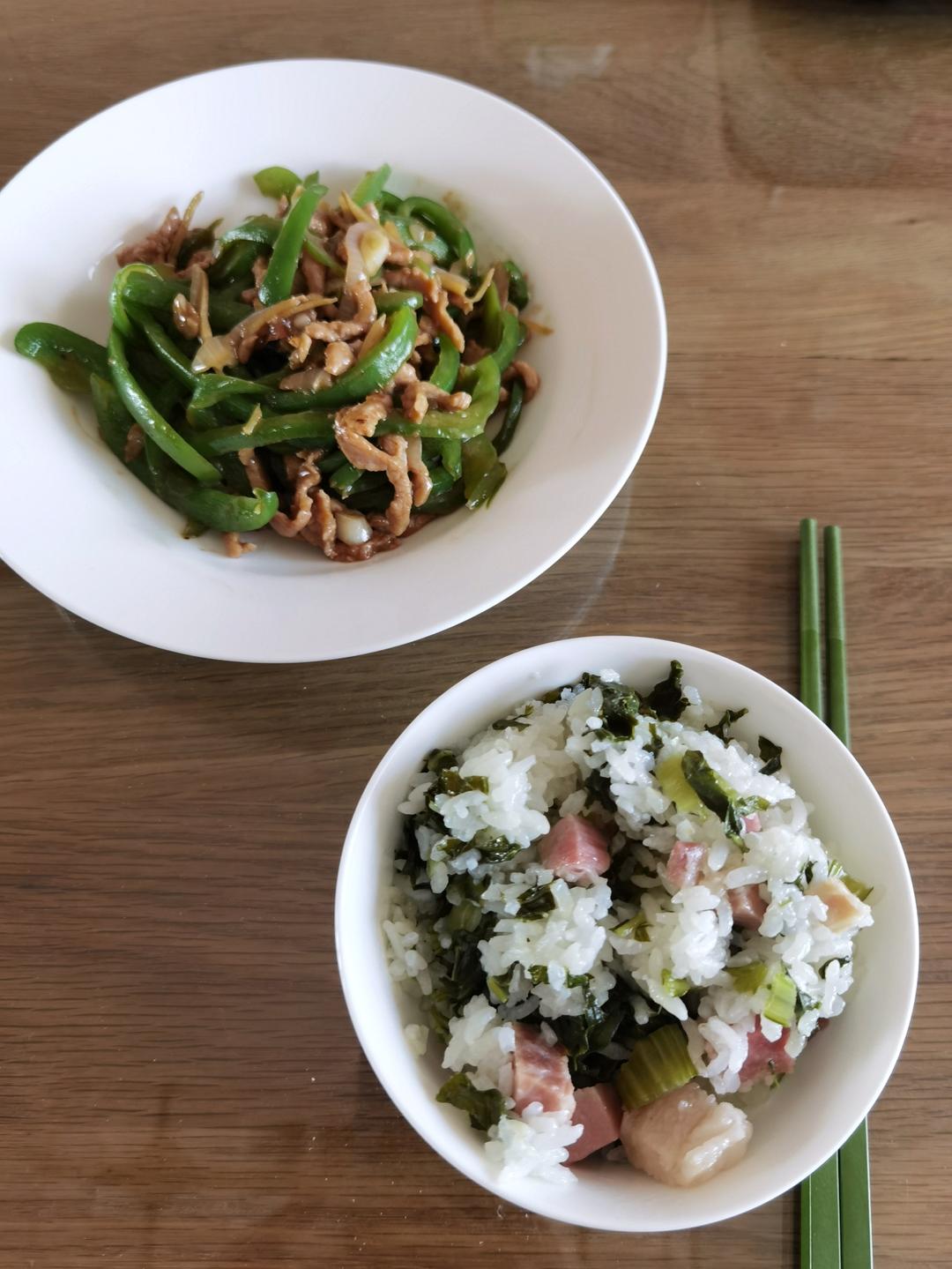 经典的家常菜，青椒炒肉丝，简单的食材也能做出如此美味