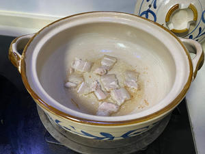 鲍鱼鸡(砂锅啫啫煲)的做法 步骤2
