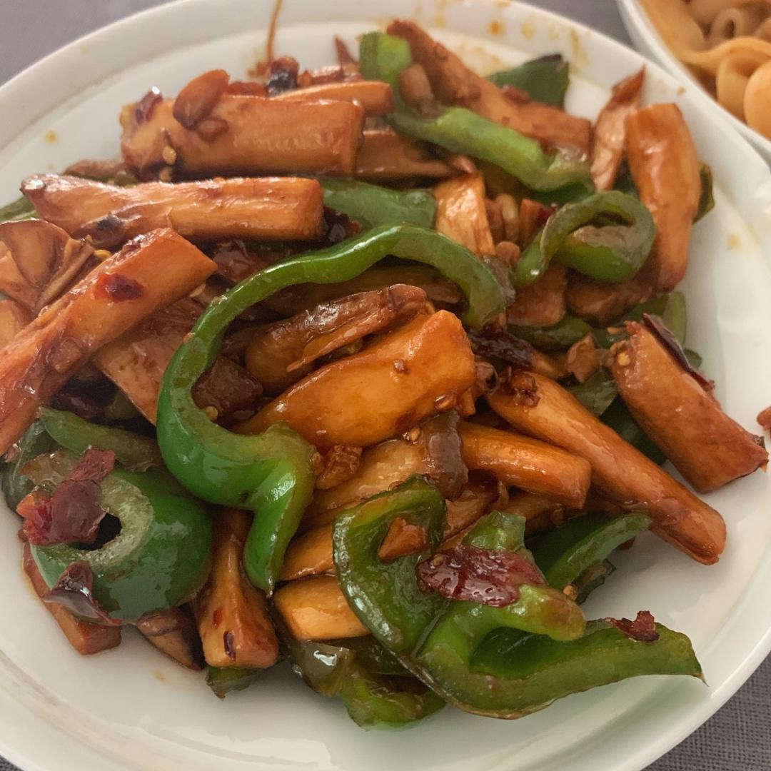 青椒素炒杏鲍菇