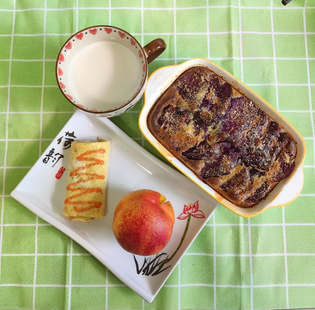 今日早餐：紫薯烤蛋奶，油桃、肉松鸡蛋饼拼盘，牛奶的做法 步骤9