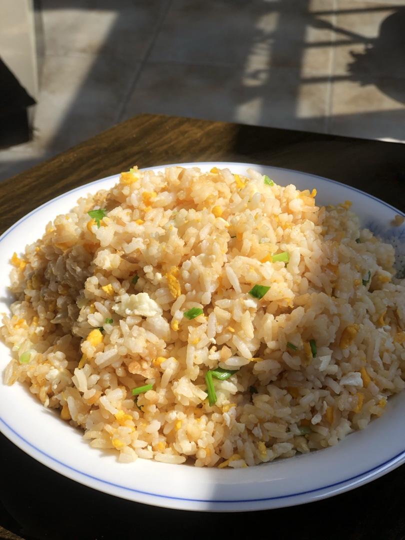 厨师长教你：“酱油炒饭”的家常做法，里面满满的小技巧，很受用