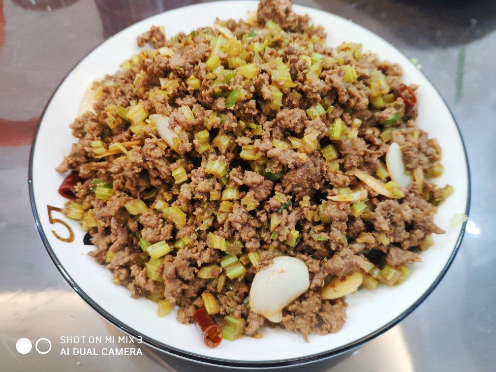 芹菜牛肉末「下饭神器」