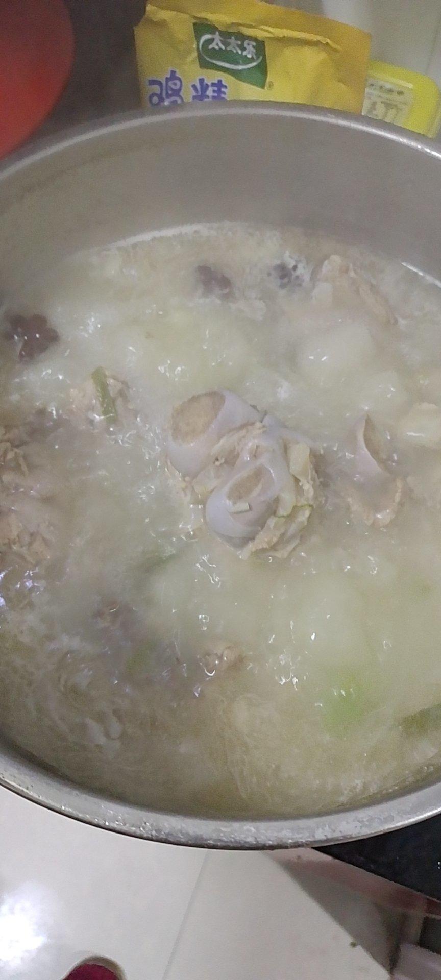 大骨头汤的家常做法