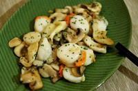 双菇蒜煎扇贝- 孤独的美食家ep9的做法 步骤4