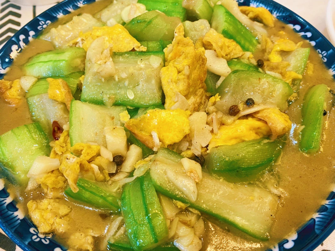怎样才能炒出清爽又甘甜可口的丝瓜炒蛋🤔