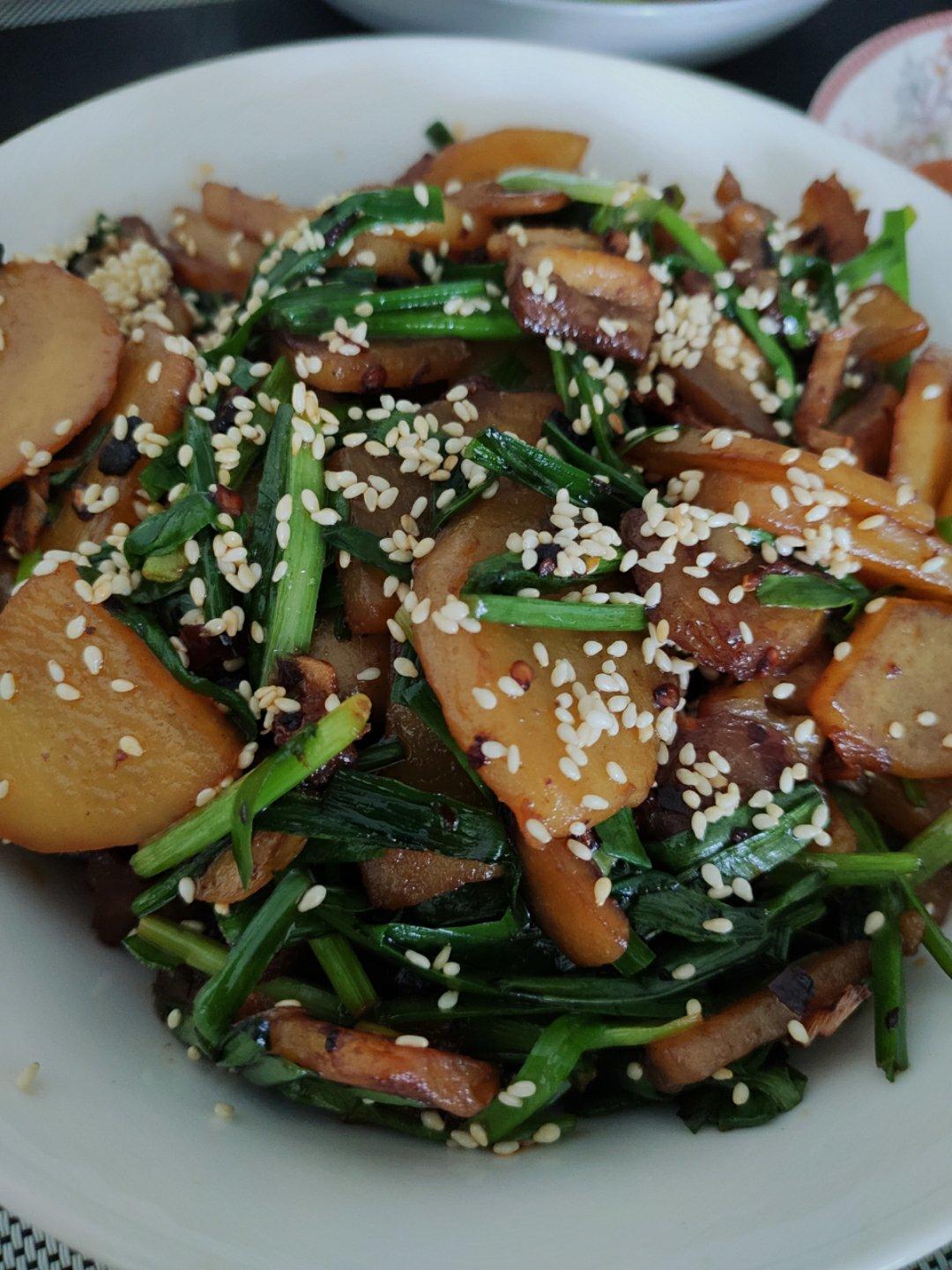 五花肉干煸土豆片