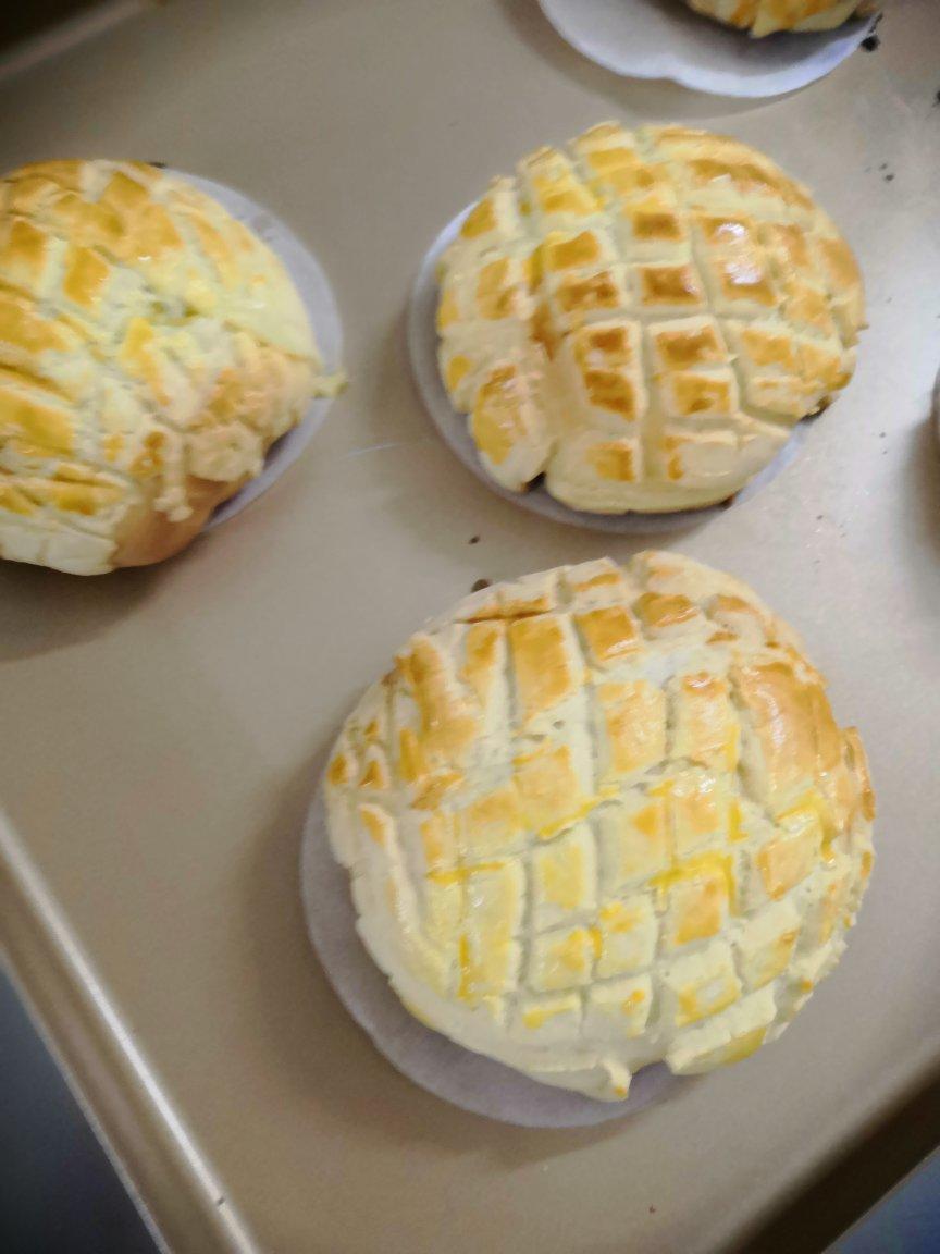 好吃到炸裂的港式菠萝包（附带制作酥皮的小视频）